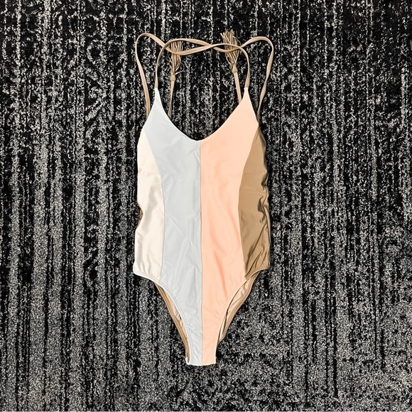 S PilyQ Farrah One Piece Swimsuit - Picture 2 of 4